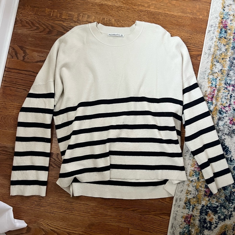 Abercrombie & Fitch crewneck sweater